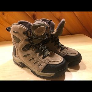 Cabela’s Women’s winter ankle high boots